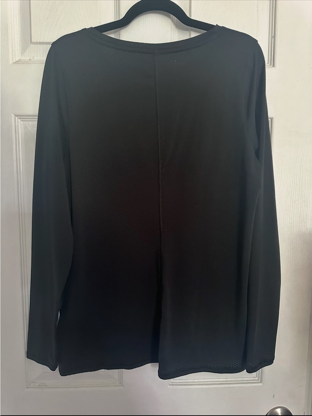 Under Armour Women’s  Long Sleeve Performance Tee - Black with Small White Logo - Picture 6 of 6